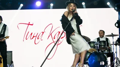 10 стильних луків Тіни Кароль у Юрмалі