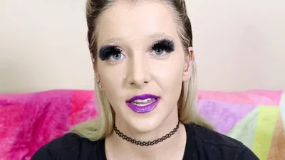 Дівчина нанесла на себе 600 шарів різної косметики і ось що вийшло