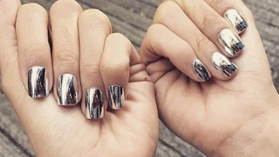Дзеркальний манікюр: новий стильний хіт літа
