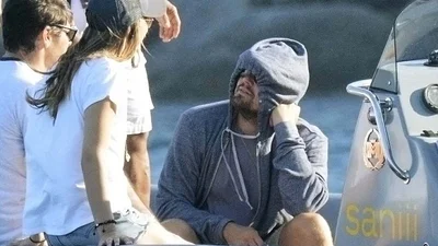 ДіКапріо з новою подружкою ховається від папараці на Міконосі