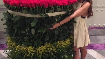 Анна Сєдокова похизувалася букетом з тисячi троянд