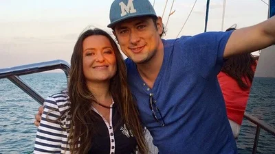 Струнка Наталя Могилевська відпочиває із таємничим красенем