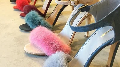 Шалена мода в Інстаграм: хутряні босоніжки, туфлі і сандалі