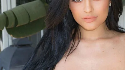 19-річна бунтарка Кайлі Дженнер задала моду на голі сідниці