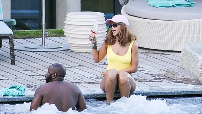 Оголені груди, зірковий целюліт та інші витівки знаменитостей за тиждень