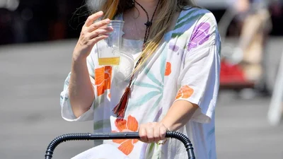 Дрю Беррімор шопиться на базарі