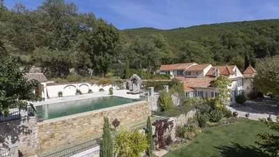 В гостях у Бекхемів: подружжя продає розкішний маєток на півдні Франції