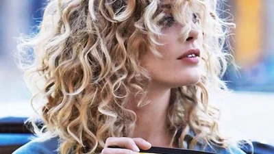 Локон пристрасті: приклади простих хвилястих зачісок