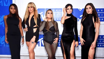 Червона доріжка і зіркові наряди з MTV VMA 2016