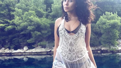 Більше тіла: нові спокусливі фото Насті Каменських