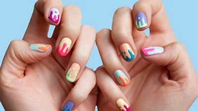 Модний манікюр з ефектом морозива, що тане