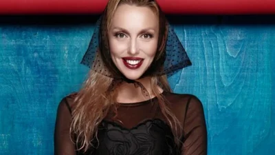 Оля Полякова зняла кокошник заради Андре Тана