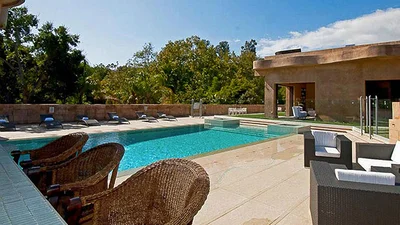 Жити як Ріанна: співачка продає дім за 15 мільйонів доларів