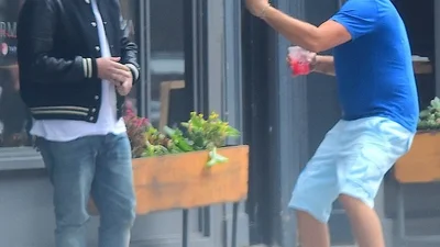 І Лео туди ж: як ДіКапріо з друзями ловив покемонів