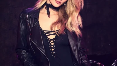 Роузі Гантінгтон-Вайтлі вразила сексуальним фотосетом для Paige Denim