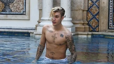 Зірка топлес: Бібер і його дівчина оголилися на Гаваях