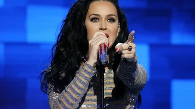 Кеті Перрі показала перші ескізи своєї колекції взуття