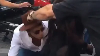 Скандальний український журналіст поцілував попу Кім Кардашьян