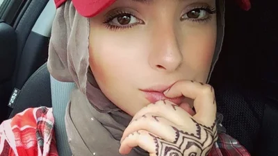 Дівчина в хіджабі вперше прикрасила обкладинку Playboy