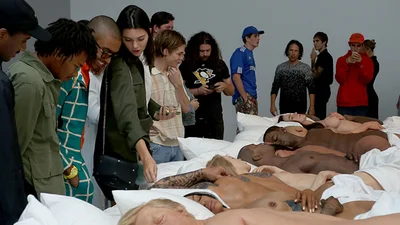 Каньє Вест продає голі фігури зірок за 4 мільйони доларів