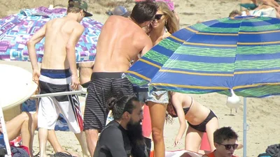 Красунчика Скотта Іствуда застукали з довгоногою білявкою