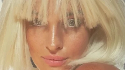 Платинова білявка: Астаф'єва спокушає знімками "ню"