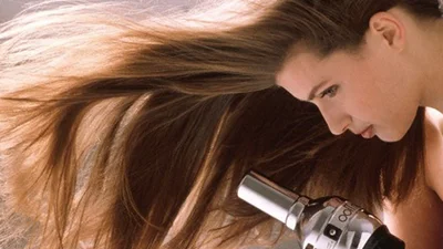 Як правильно сушити волосся: 9 лайфхаків