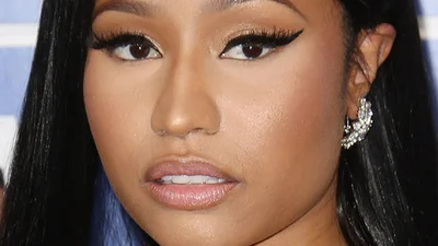 Зірки, які переборщили із нарощеними віями