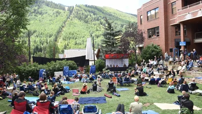 Найкращі casual-образи зірок на фестивалі в Теллуріді