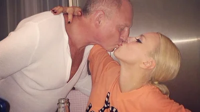 Полякова відсвяткувала річницю свого весілля дитячим шампанським