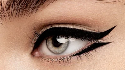 Більше драми: 3 види стрілок для ефектного осіннього макіяжу