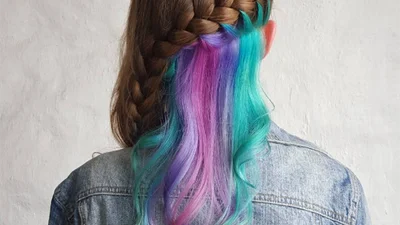 Прихована веселка у волоссі-новий тренд для сміливих