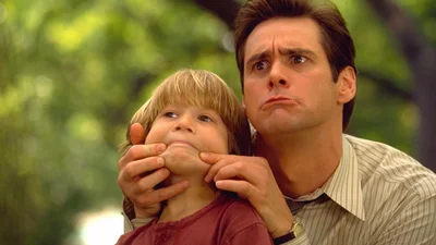 Кумедний батько в усьому пародіює свою доньку