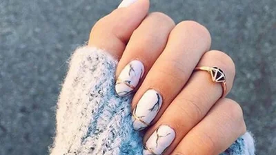 Мармуровий манікюр: ідеї для натхнення і майстер-клас