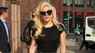 "Perfect Illusion": Леді Гага відірвалась у новому кліпі