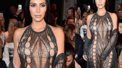 Знову за своє: Кім Кардашьян прийшла в "голій" сукні на модний показ