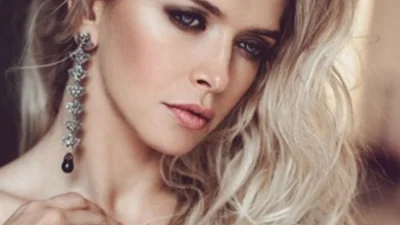 В мережі з'явились нові сексуальні фото оголеної Брежнєвої