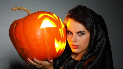 В Мехіко пройшов Парад Зомбі з рисом і консервами