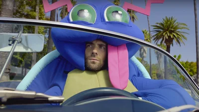 Maroon 5 висміяли гру Pokemon Go у новому кліпі
