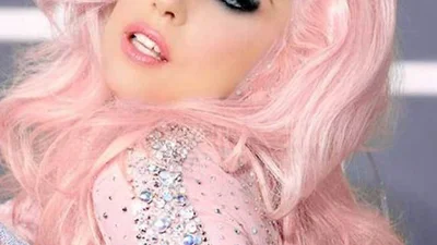 Яскраво та незвичайно: голлівудські зірки з рожевим волоссям