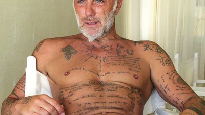 Танцюючий мільйонер вразив запальним танцем в білизні і на підборах