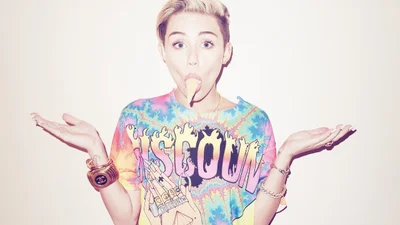 Концерт Майлі Сайрус перетворився на видовище для дорослих