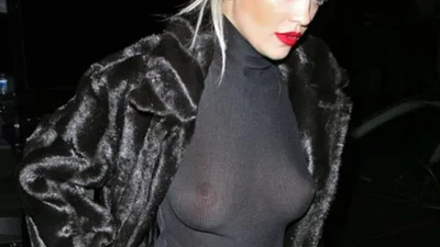 Всесвітній день без бюстгальтера: зірки, які не носять білизну