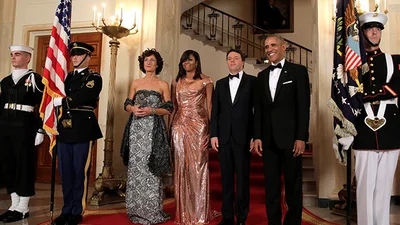 Мішель Обама вразила розкішною сукнею на прощальній вечері