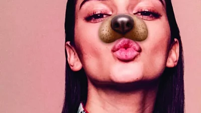 Кендалл Дженнер стала собакою в новій зйомці