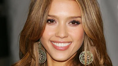 Майстер-клас від Джессіки Альби: новий спосіб фарбування вій