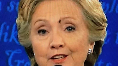 Хіларі Клінтон з мухою стала новою темою соцмереж