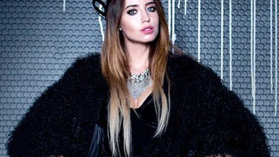 Стильна Надя Дорофєєва позує на вулицях Нью-Йорка