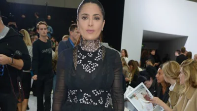 Дорого і красиво: Сальма Гайєк здивувала сукнею за 6.5 тисяч доларів 