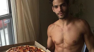 Порно піца - найчастіший запит на Pornhub